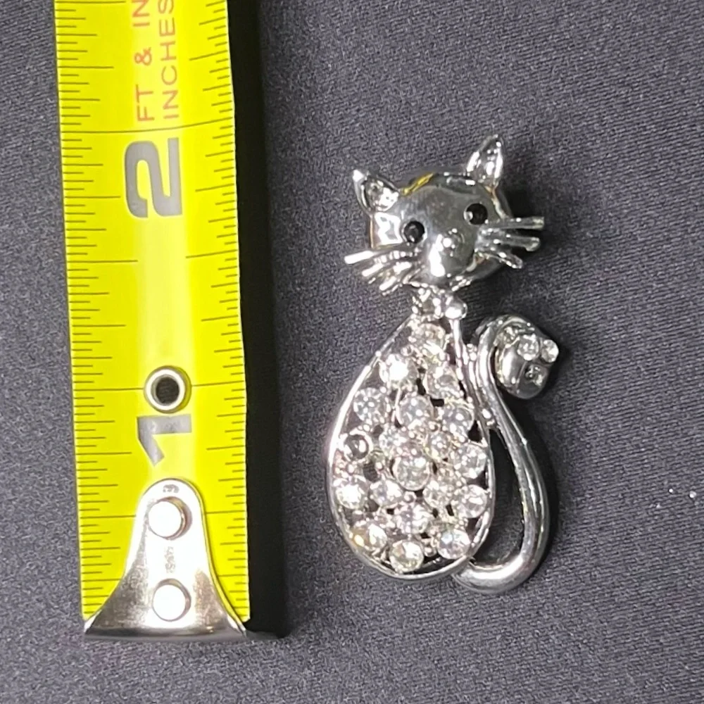 Vintage Silver Tone Cat Kitty Brooch / Pin w/ Sparkly Rhinestones